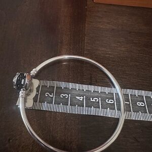 Chic Silver Bracelet with Black Stone